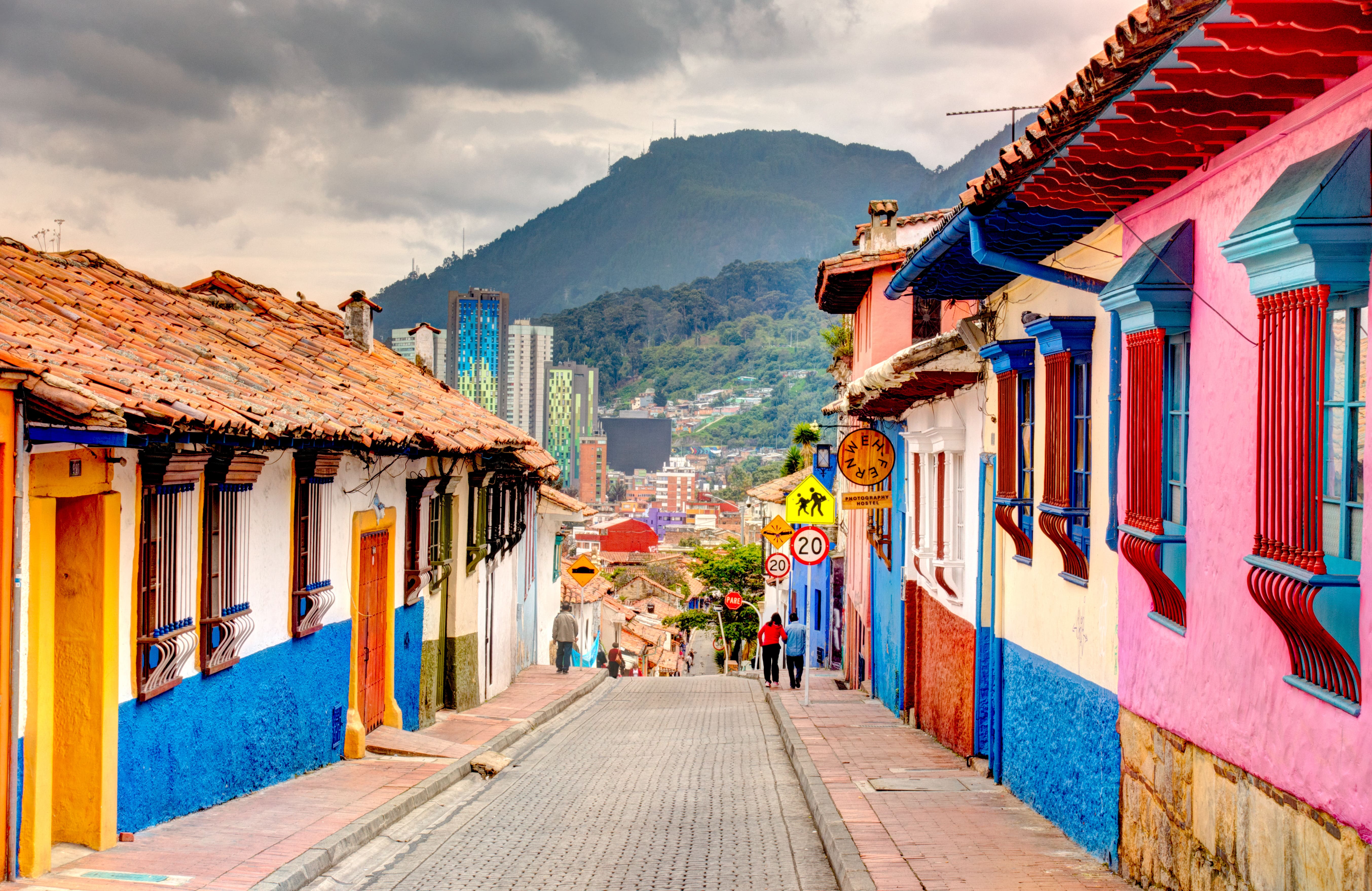 Centro histórico de Bogotá, com casas coloniais coloridas
