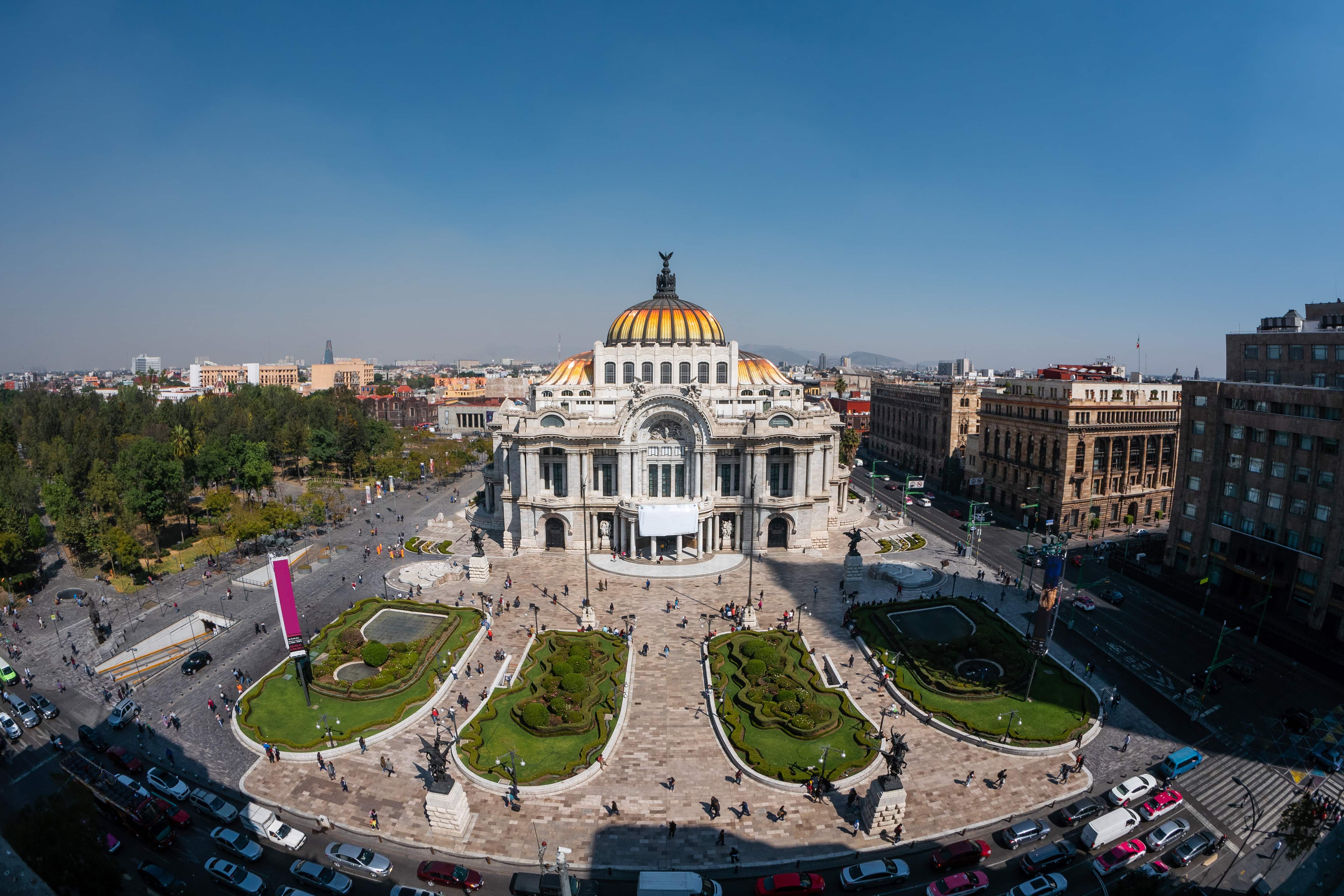 Centro histórico da Cidade do México, mostrando a praça e o Palácio das Belas Artes
